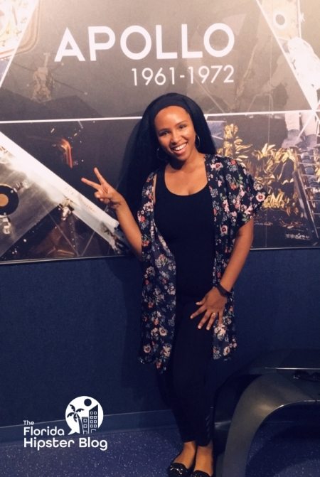 NikkyJ at Kennedy Space Center wearing an oversized lightweight short sleeved cardigan. Keep reading to find out all you need to know about the best outfit ideas for Florida in the fall. 